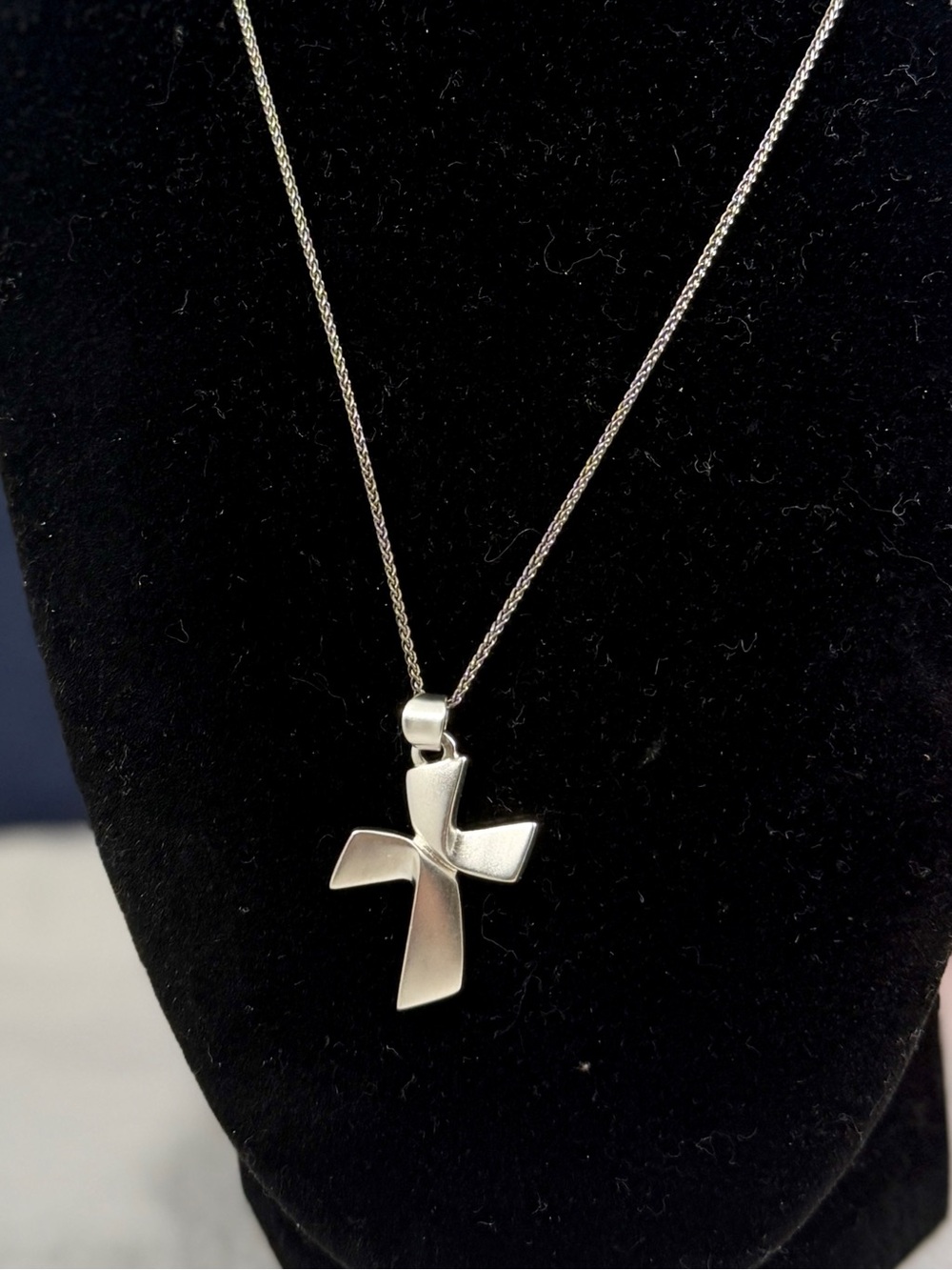 JAMES AVERY Sterling Silver Ribbon Cross Charm Pendant Curb Necklace; RETIRED